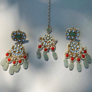 18kt Gold Earrings and Tikka Set