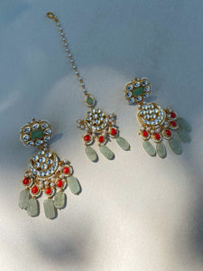 18kt Gold Earrings and Tikka Set